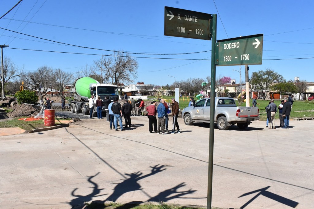 RESISTENCIA: VILLA ELISA SIGUE AVANZANDO CON M&Aacute;S OBRAS DE PAVIMENTO Y DESAG&Uuml;ES