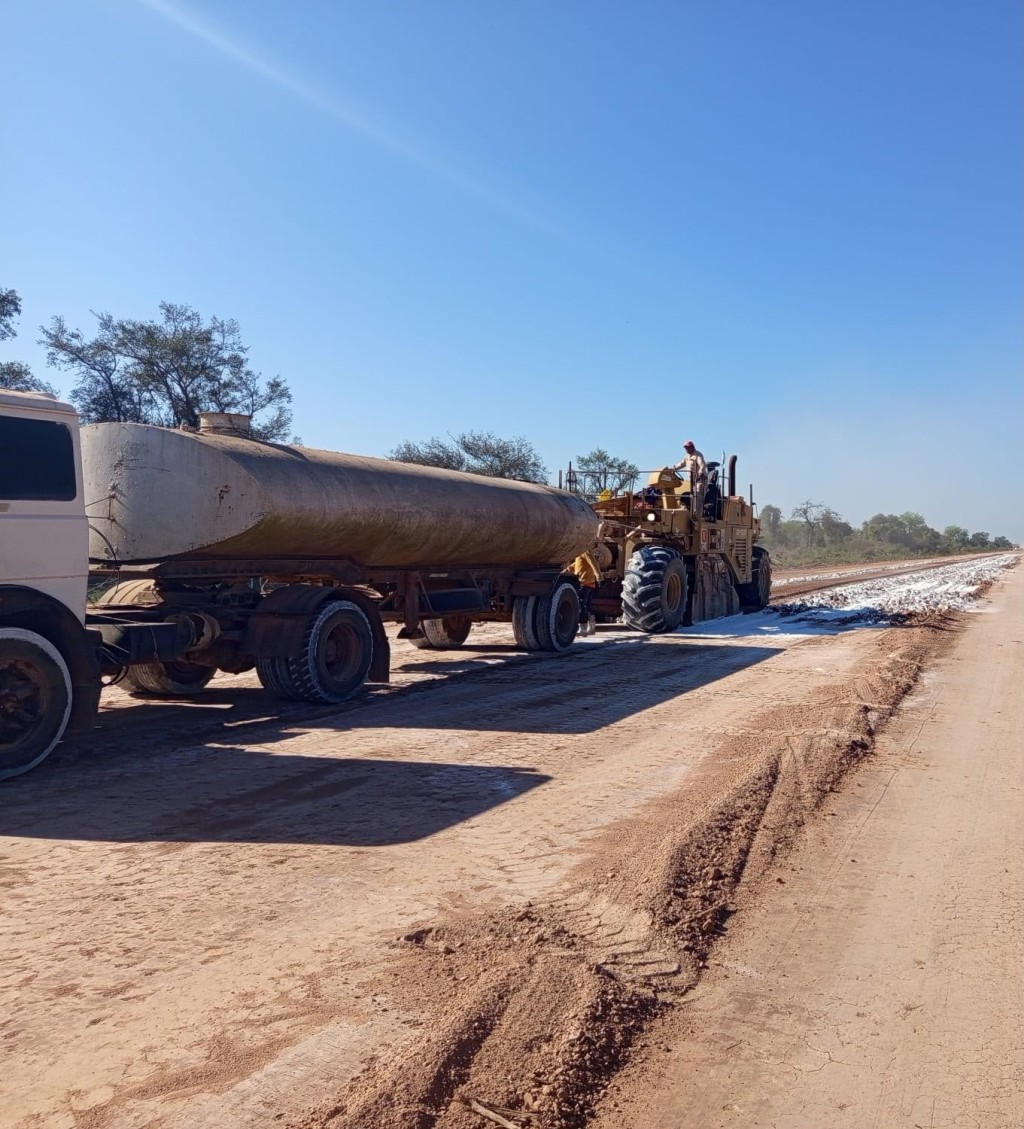 EL IMPENETRABLE CAMBIA: AVANZA LA PAVIMENTACI&Oacute;N DE LA RUTA PROVINCIAL 9