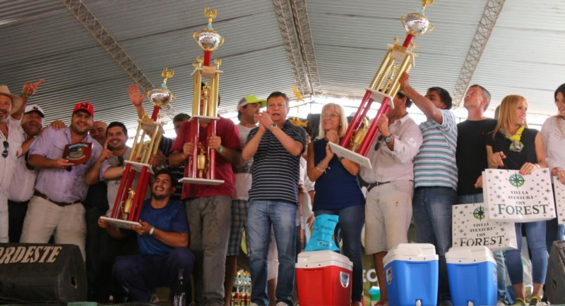 PESCADORES CHAQUEÑOS GANADORES DE LA FIESTA GRANDE DE LA PESCA DEL DORADO