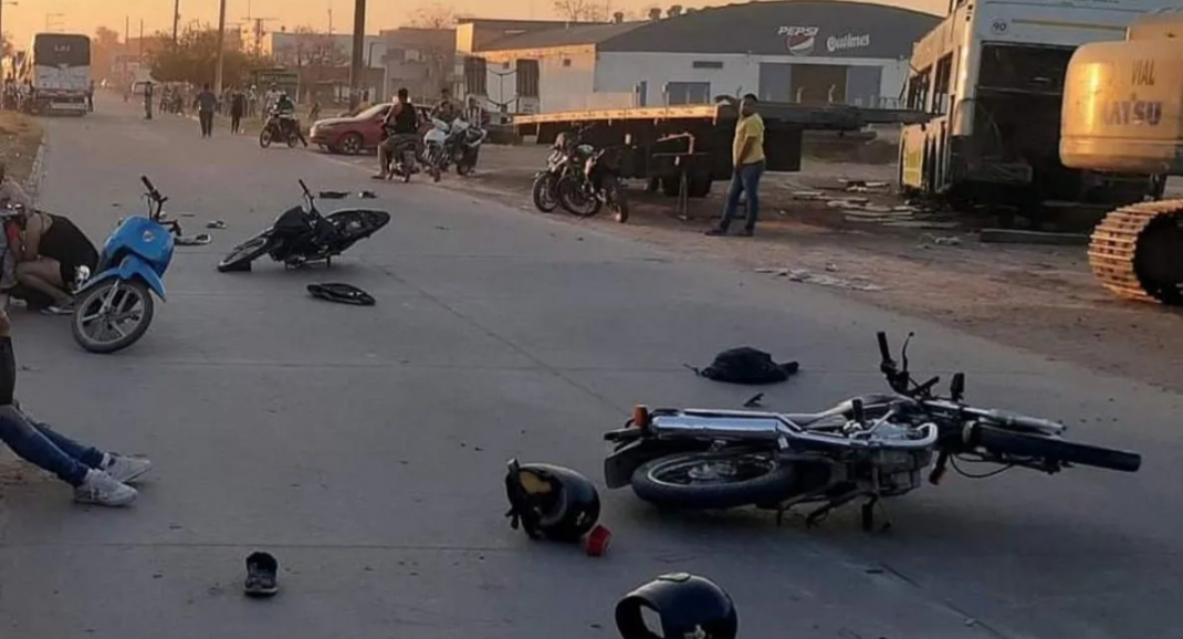 Accidente fatal entre un camión y dos motocicletas en Sáenz Peña