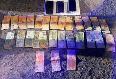 Resistencia: Dos jóvenes detenidos con un celular robado y dinero en efectivo