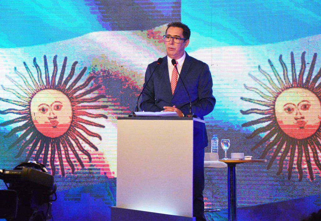 Gustavo en el segundo Debate Preelectoral: “El Frente CER cuenta con la capacidad y la decisión para terminar con los negocios oscuros, los vínculos espurios, para ordenar el gobierno provincial y poner al Chaco de pie”