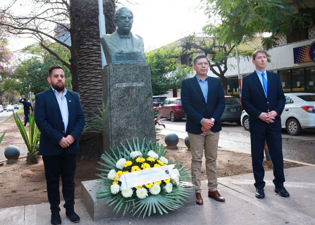 Resistencia brindó un homenaje a “Domingo Faustino Sarmiento” en el Día del Maestro