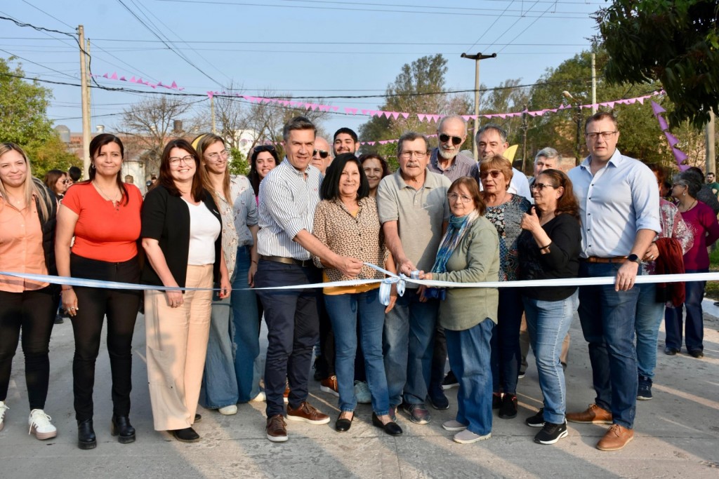 Obras que mejoran la calidad de vida:  Zdero inauguró cuadras de pavimento en el barrio Aramburu de Resistencia