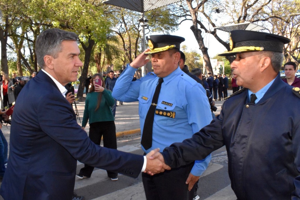ZDERO ENTREG&Oacute; 10 VEH&Iacute;CULOS A LA POLIC&Iacute;A Y ANUNCI&Oacute; 30 NUEVAS UNIDADES PARA LOS PR&Oacute;XIMOS MESES