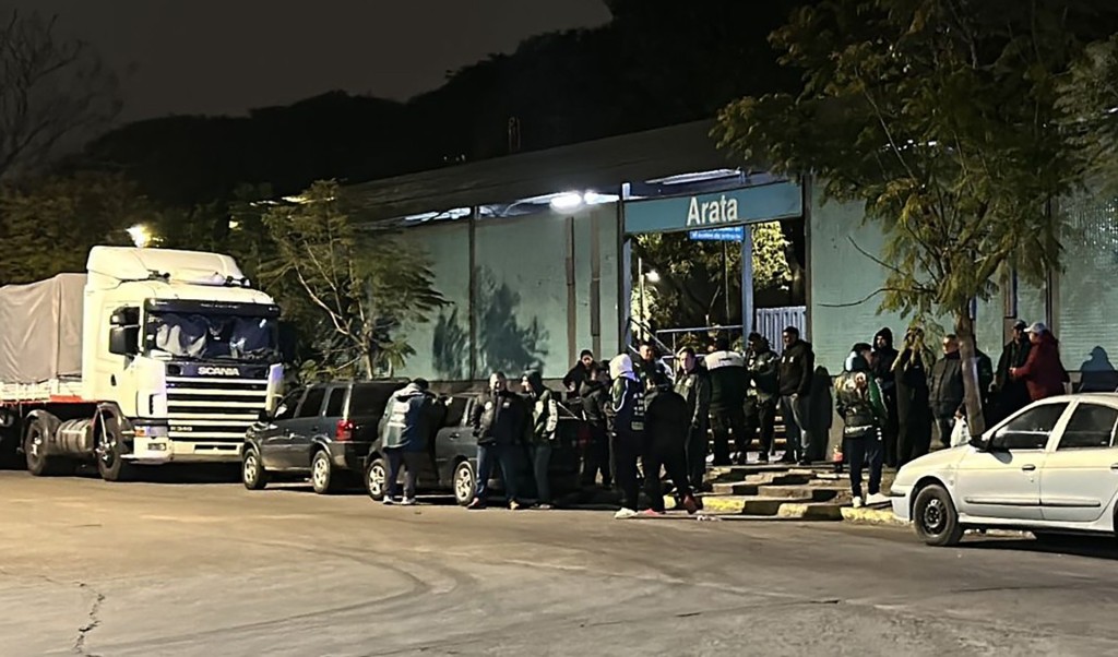 "Si salen las camionetas, las prendemos fuego": bloqueo y amenazas del Sindicato de Camioneros contra una empresa de log&iacute;stica en La Paternal