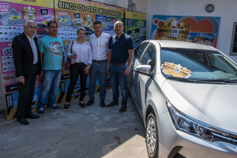 UNA JOVEN MISIONERA SE LLEVÓ EL TOYOTA COROLLA DEL BINGO DE ORO DE LOTERÍA CHAQUEÑA