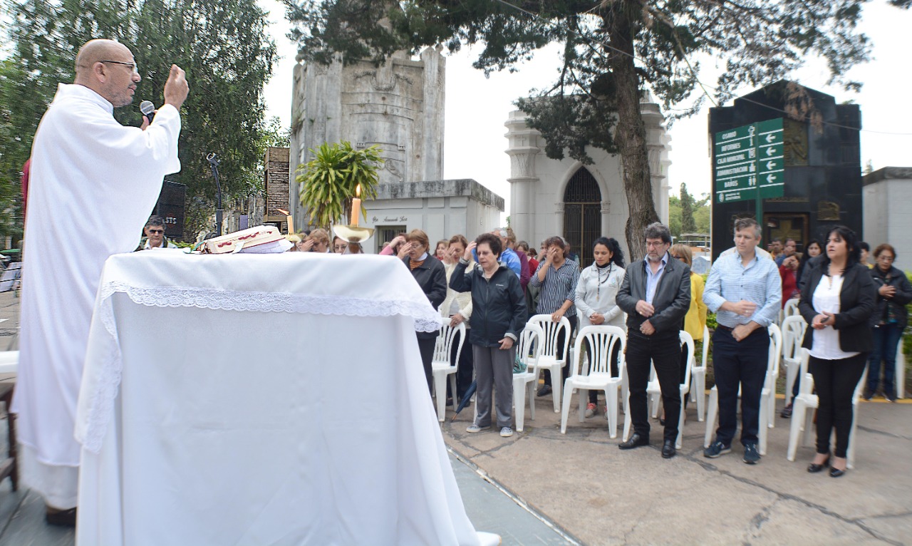 El Municipio acompañó la Misa por el Día de la Madre en el cementerio “San  Francisco Solano”