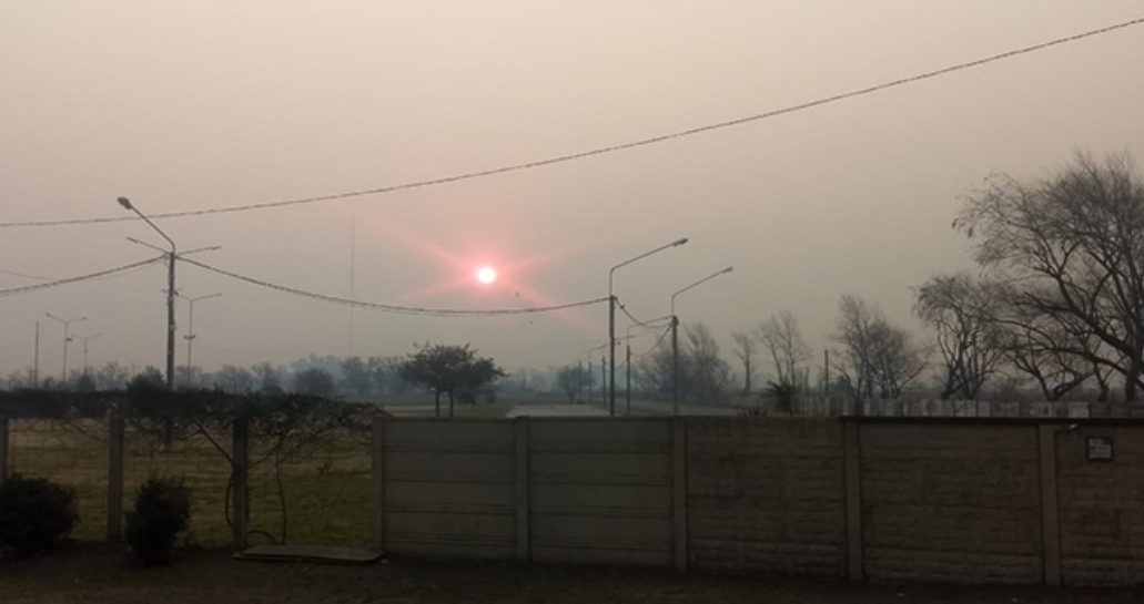 Por los incendios, Resistencia amaneció cubierta de humo: la temperatura máxima superará los 44°