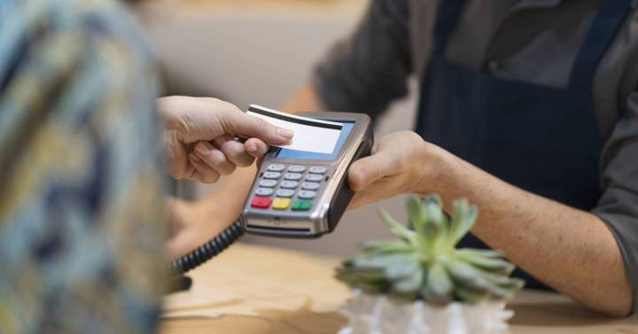 Recargas en compras con tarjetas| Ludmila Voloj: «Es una práctica abusiva totalmente prohibida, las multas pueden llegar hasta los 5 millones de pesos»