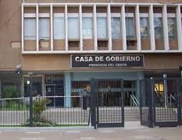Por el aumento de casos, el Gobierno vuelve a recurrir al asueto administrativo