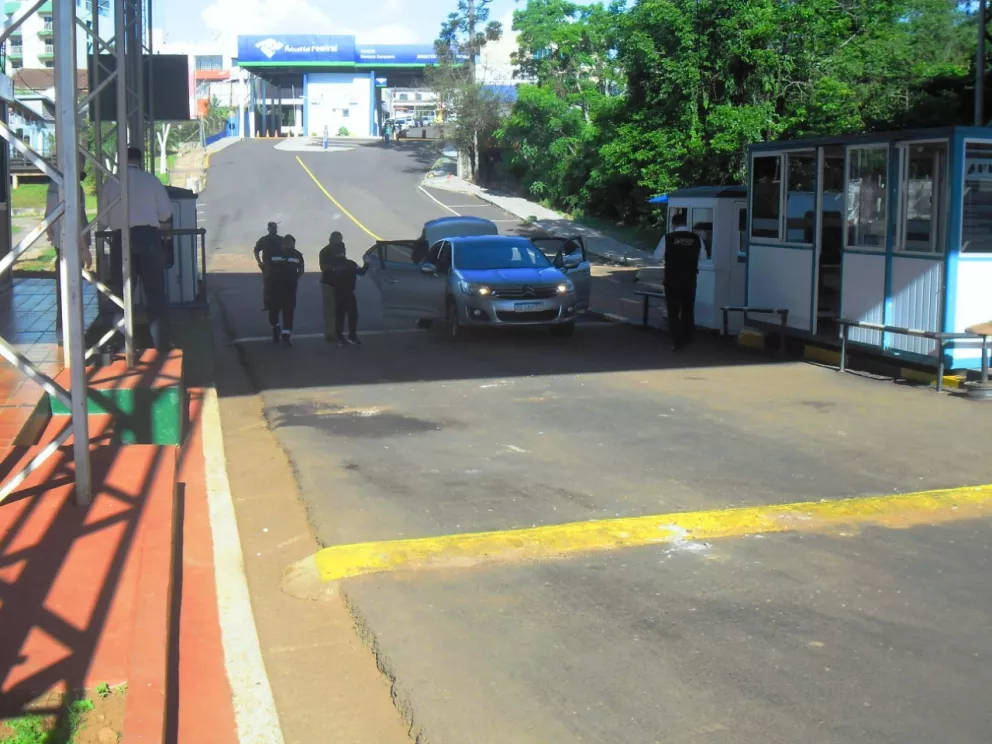 Poco movimiento en el primer día de apertura de frontera en Bernardo de Irigoyen y en Posadas