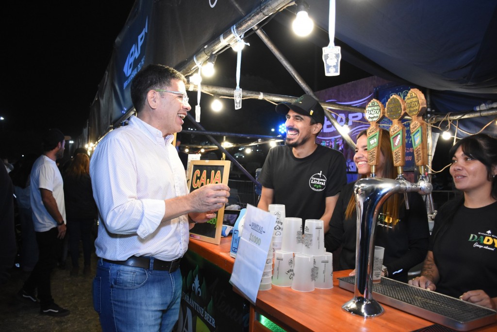 Con el apoyo de la municipalidad de Resistencia, se realizó la séptima edición de la Fiesta de la Cerveza Artesanal a la que asistieron miles de persones en el Parque “2 de Febrero”