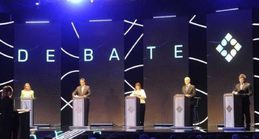 Cruces y fuertes réplicas en el primer debate público entre candidatos y candidatas presidenciales