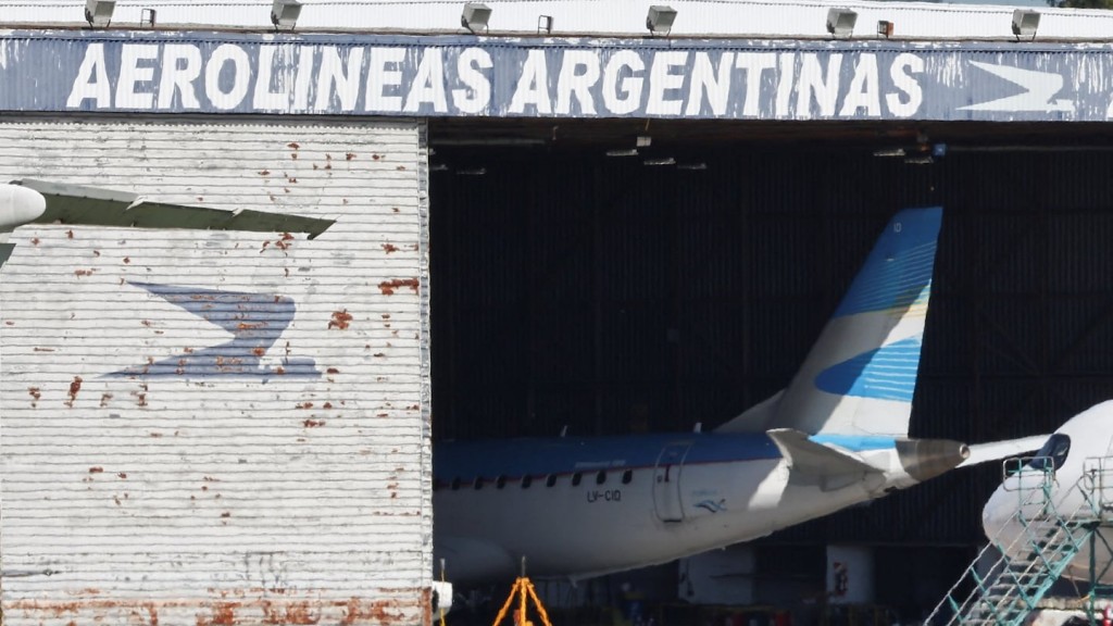 Aerolíneas: el Gobierno logró resolver la renuncia de un gerente y avanza con la privatización en el Congreso