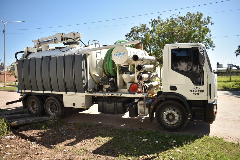 SAMEEP REALIZÓ TAREAS DE MANTENIMIENTO CLOACAL EN EL BARRIO 500 VIVIENDAS DE BARRANQUERAS