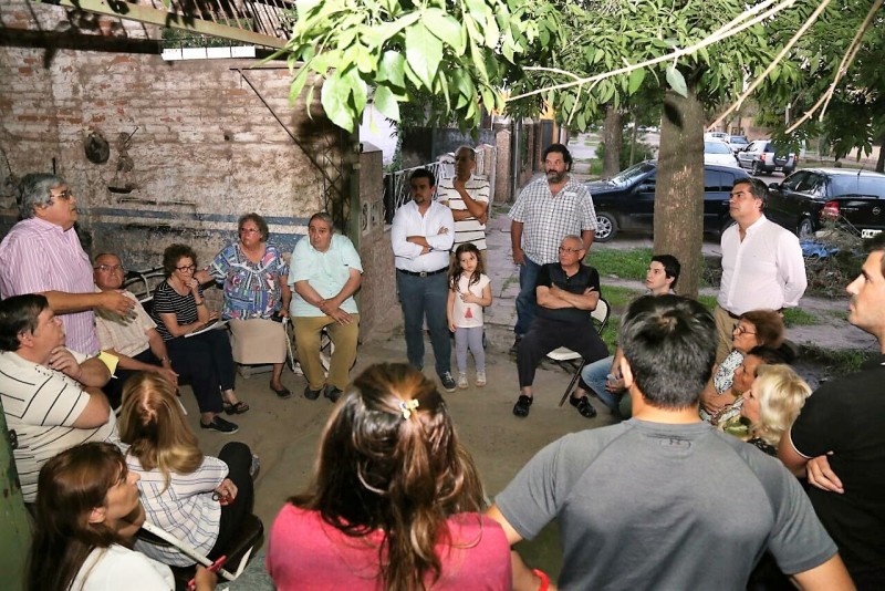 Financiamiento compartido: Municipio y vecinos coordinan pavimentación de 5 cuadras de Villa San Juan  