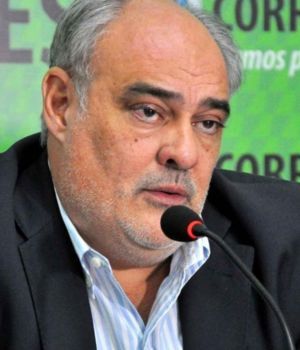 Gobernador quiso atajar un penal y dio de panza contra la tierra