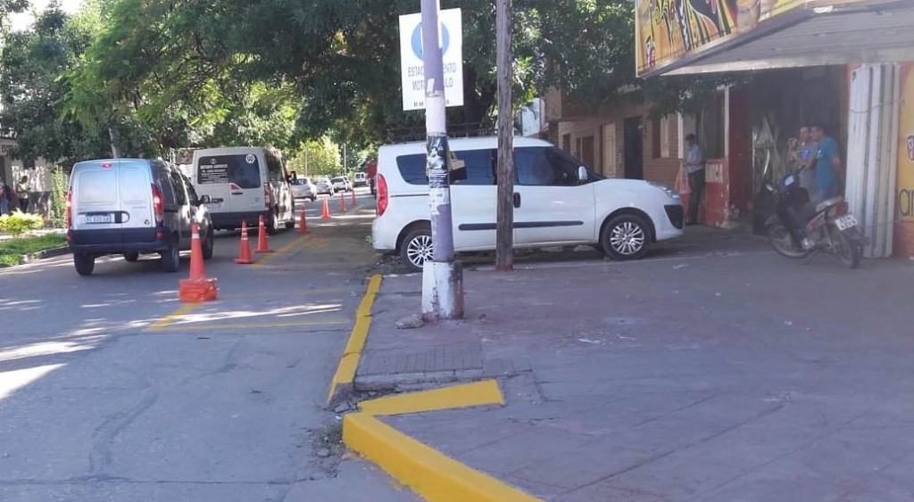 Señalización vertical y horizontal: el municipio ya instaló más de 2500 carteles nomencladores