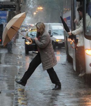 Alerta por fuertes tormentas y granizo en casi todo el país