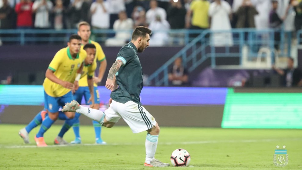 La selección Argentina derrotó hace minutos a Brasil en un amistoso internacional
