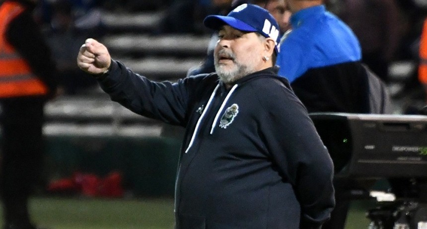 Gimnasia, con Maradona en el banco, y Estudiantes paralizan La Plata