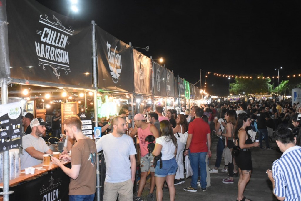 Comenzó el Festival de Cerveza Artesanal de Resistencia con un imponente show de Los Tipitos