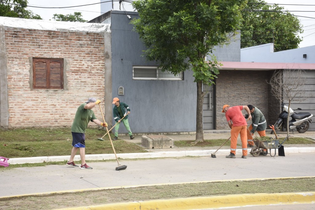 El Municipio de Resistencia llevo a cabo un amplio operativo de limpieza en las zonas de Villa Don Rafael y Villa del Carmen