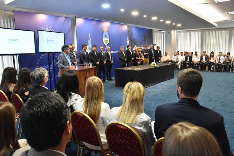 PEPPO TOMO A JURAMENTO A LOS NUEVOS SUBSECRETARIOS: "NOS DEBEMOS AL PUEBLO CHAQUEÑO Y DEBEMOS BREGAR POR DAR IGUALDAD DE OPORTUNIDADES PARA TODOS"