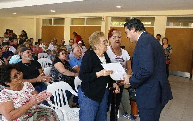 Regularización dominial: Capitanich entrego 42 títulos de propiedad a familias de diferentes barrios