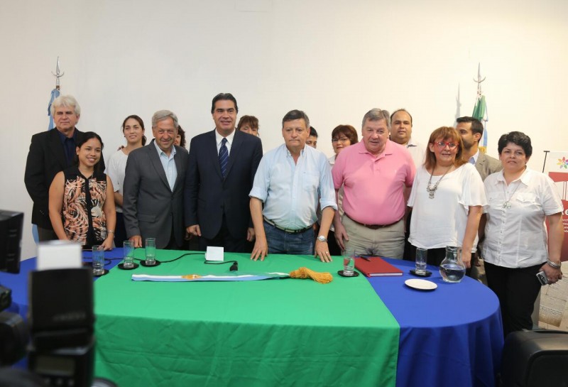 Capitanich donó la banda gubernamental al Museo Histórico de la Provincia del Chaco