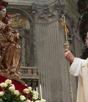 La estrecha relación entre el Papa y María