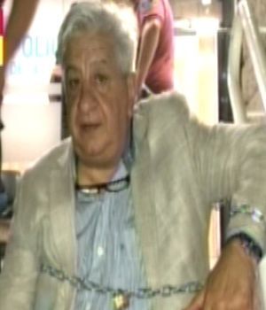 Piumato se encadenó en una comisaria para exigir la libertad de una funcionaria