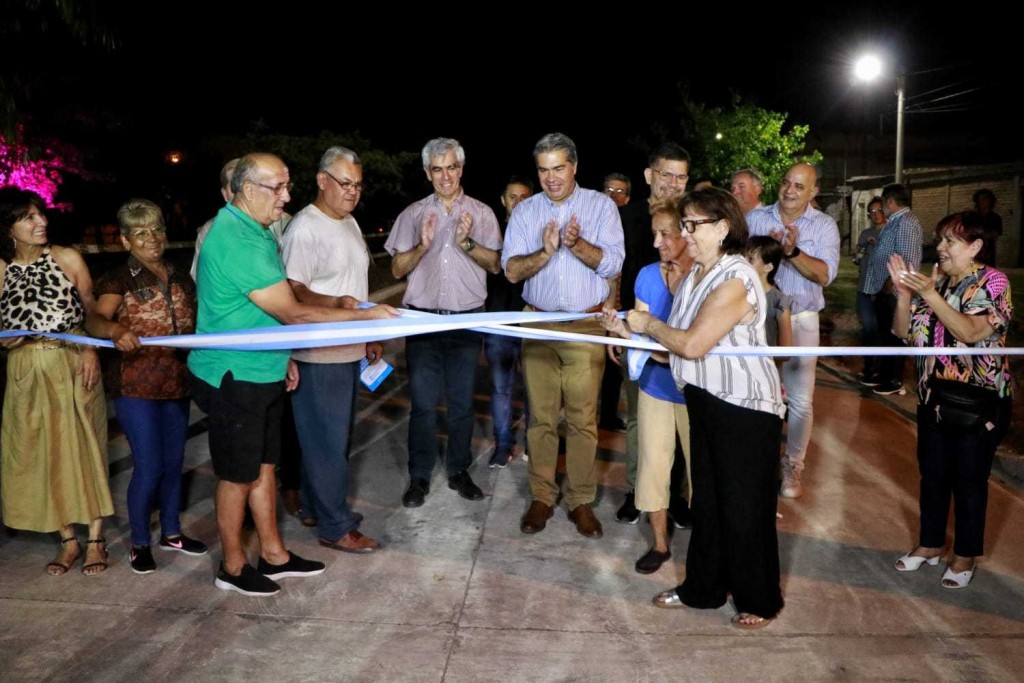 El gobierno inauguró nuevas cuadras de pavimento urbano en Resistencia