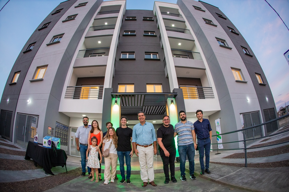 "Mi Hogar": entregaron 24 departamentos de la primera torre financiada con la operatoria