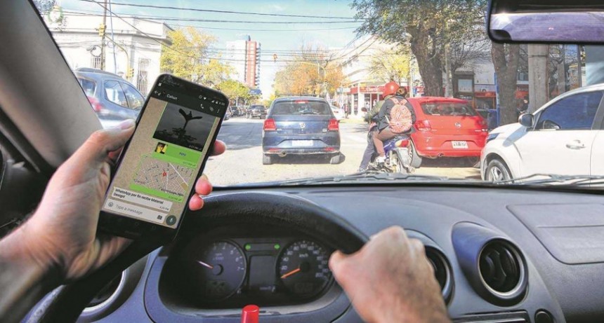 Advierten sobre el riesgo de la velocidad y el uso de celulares en la conducción