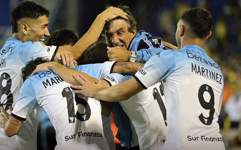 Racing quiere ponerse a tiro de Vélez y se mide ante un irregular Estudiantes en Avellaneda