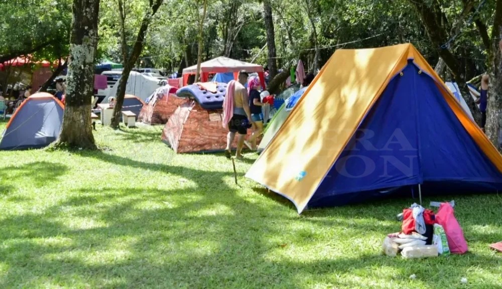 Vacaciones en carpa, alternativa que vuelve en tiempos complejos