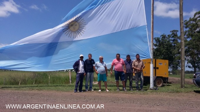 CAMPAMENTO DAKAR: EL PABELLÓN NACIONAL YA FLAMEA EN EL AUTÓDROMO YACO GUARNIER