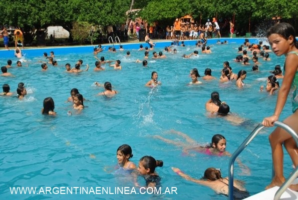 VERANO SALUDABLE: CUIDADOS QUE SE DEBEN TENER PARA PROTEGER A LOS NIÑOS EN EL AGUA