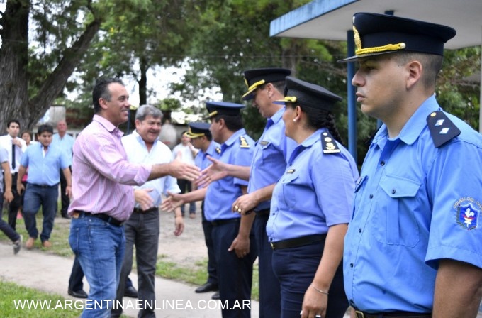 FORTALECIMIENTO A LA SEGURIDAD: EL VICEGOBERNADOR ENTREGÓ CAMIONETA A LA POLICÍA DE BASAIL