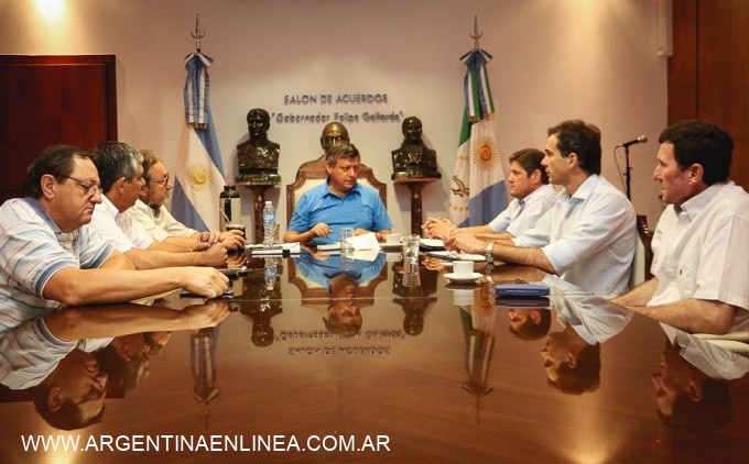 GOBIERNO Y UNIÓN AGRÍCOLA AVELLANEDA ANALIZAN SACAR LA PRODUCCIÓN POR EL PUERTO DE BARRANQUERAS PARA EXPORTAR