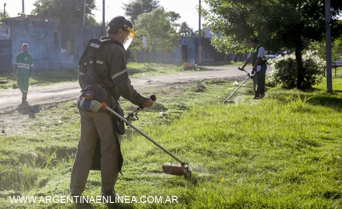 Nuevos operativos municipales de desmalezado y limpieza en la zona de Villa Libertad