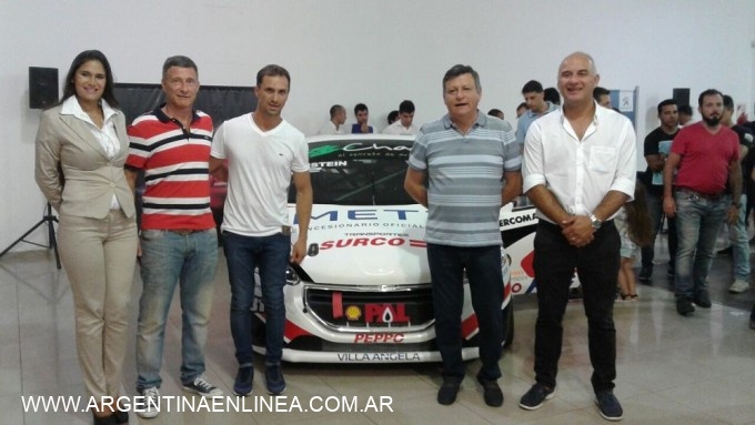 PEPPO ACOMPAÑÓ AL PILOTO DAMIÁN KISTEIN EN LA PRESENTACIÓN DEL AUTOMÓVIL QUE COMPETIRÁ EN EL TURISMO NACIONAL