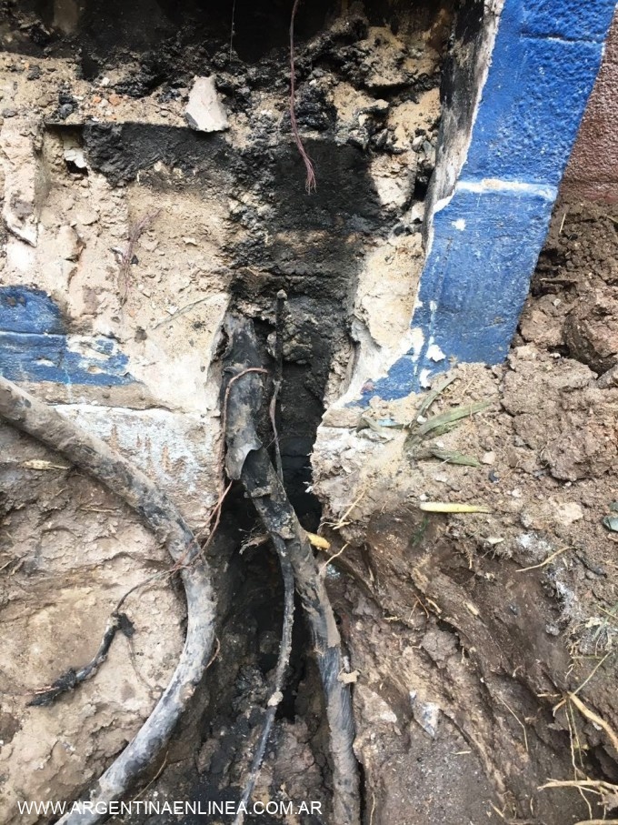 UNA CABLE SUBTERRÁNEO CLANDESTINO DEJÓ SIN ENERGÍA A VECINOS DEL BARRIOS ESPAÑA