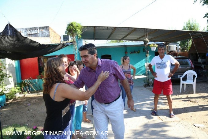 Capitanich recorrió el barrio Lotería Chaqueña y acordó plan de trabajo con los vecinos