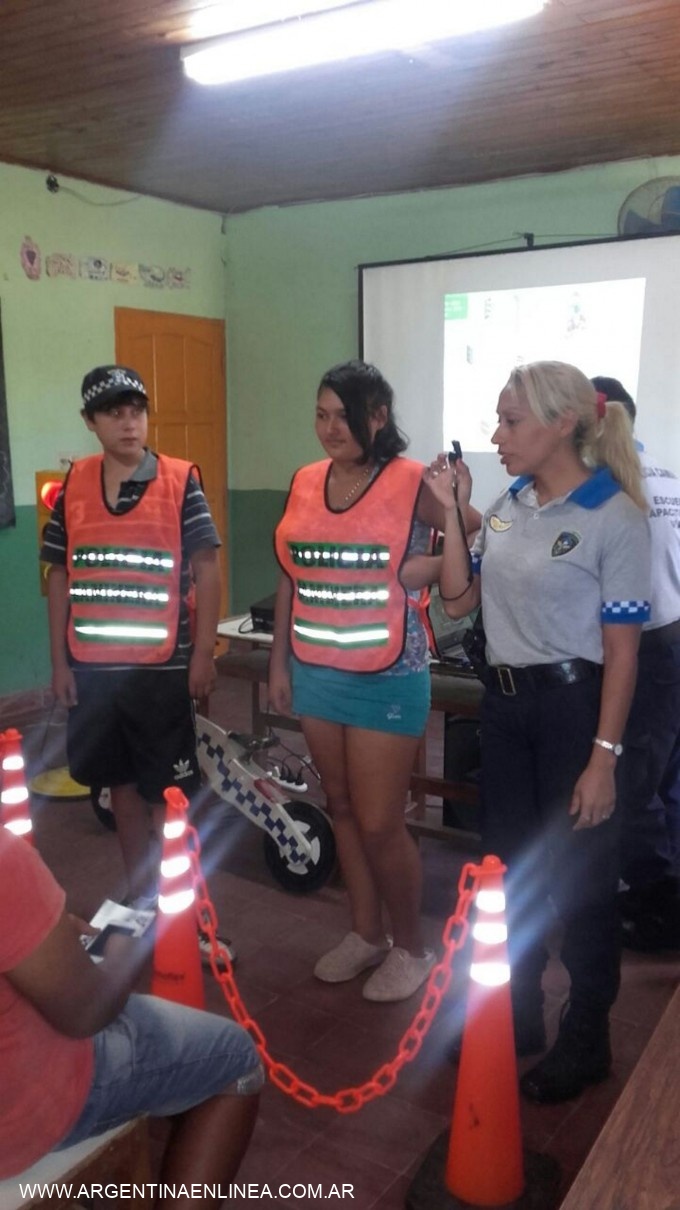 CHARLAS DE SEGURIDAD VIAL Y NORMAS DE TRANSITO EN ESCUELA DEL INTERIOR