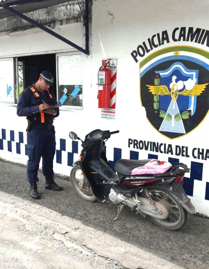 VIAJABA EN UNA MOTO ROBADA Y SE LA SECUESTRARON EN EL PUENTE
