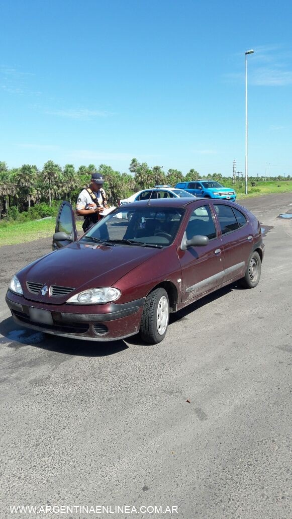 VIAJABA DESDE BUENOS AIRES CON UN MENOR SIN IDENTIFICACIÓN Y EN UN AUTO AJENO