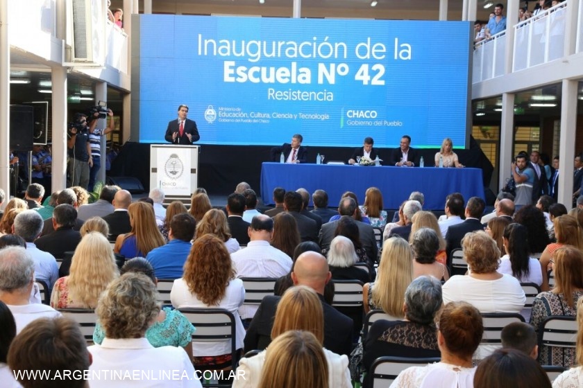 Capitanich acompañó al gobernador de la inauguración del ciclo lectivo 2017 en la EEP Nº 42 de Resistencia